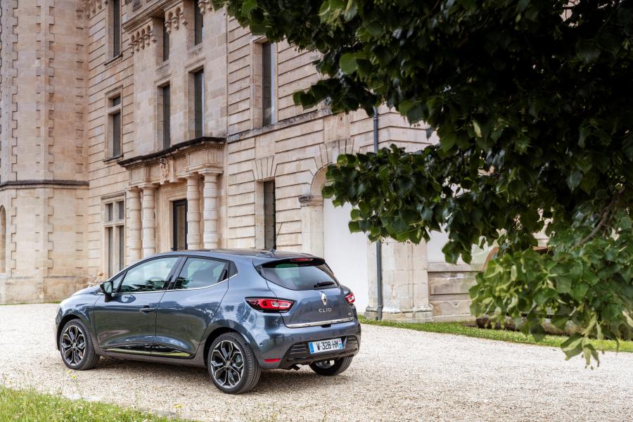  Renault Clio 2016 года  (фото 34 из 80)